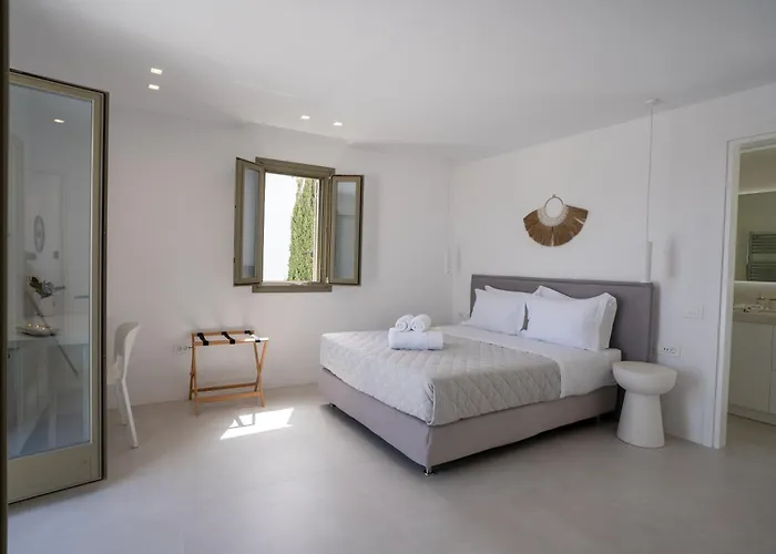 Paros Breeze Luxury Villa *